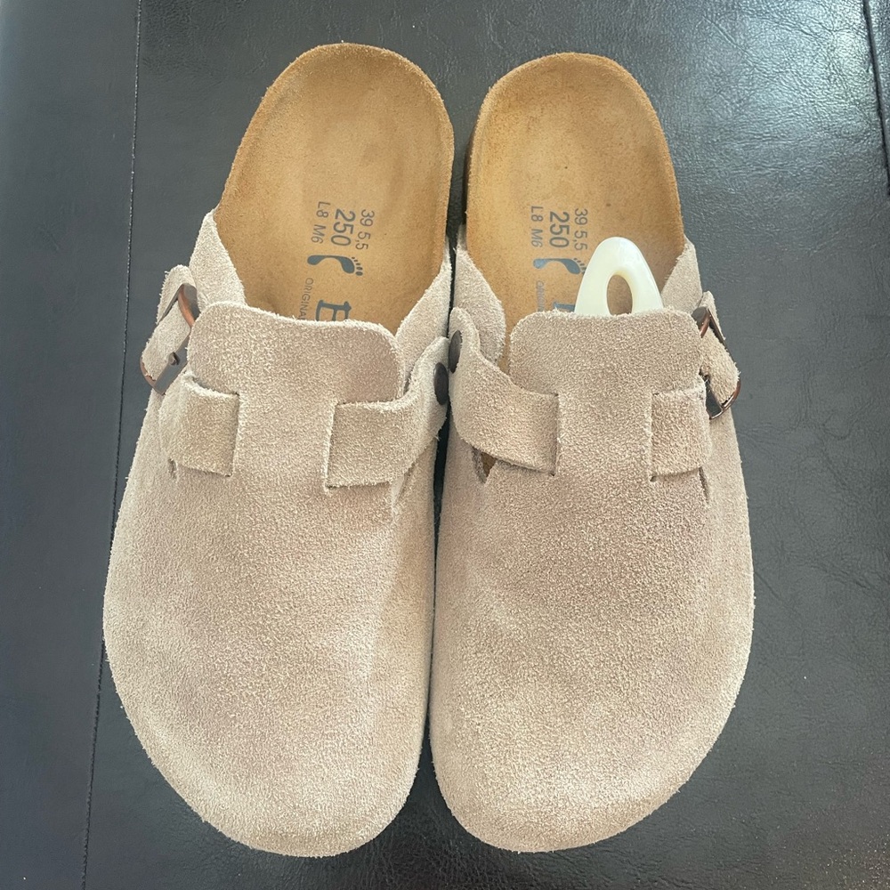 Women’s Suede Buckle Slippers -